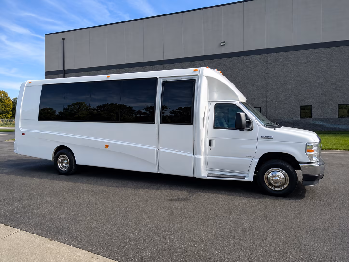 bus rentals for groups heading to talking stick resort amphitheatre and south valley amphitheaters
