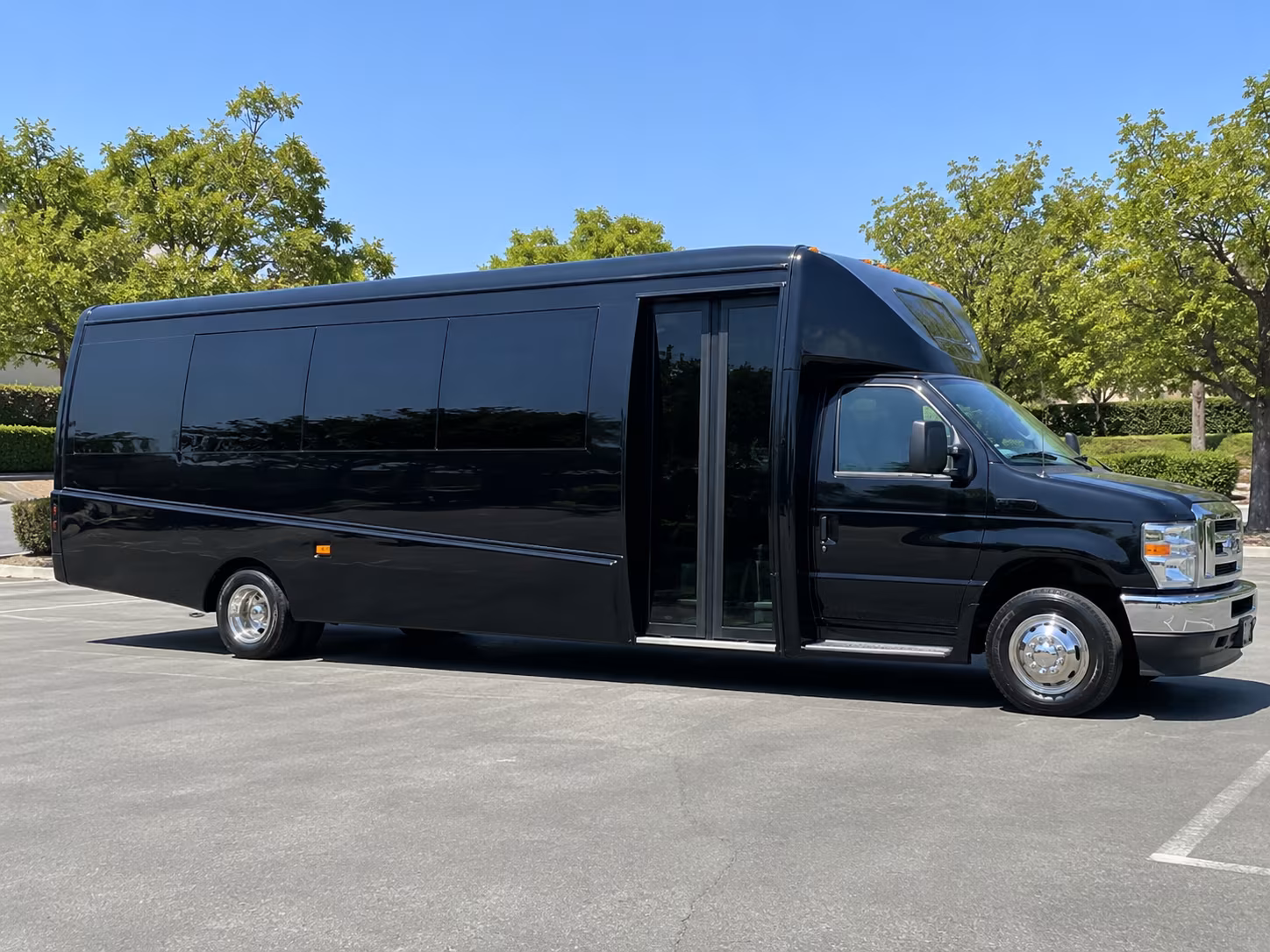 zoo and nature field trip bus rentals near glendale